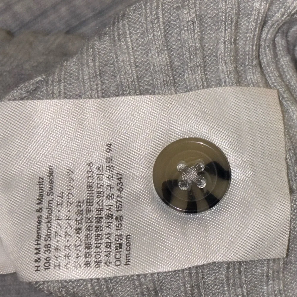 H&M Ribbed Grey Button Sweater - Picture 4 of 4